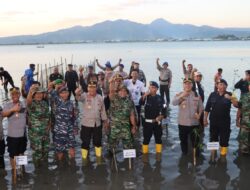 Sinergitas TNI-Polri Peduli Lingkungan, Kapolres Bima Kota Hadiri Puncak Penanaman Mangrove Serentak Seluruh Indonesia