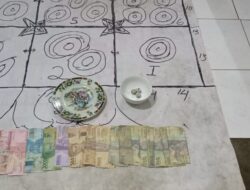 Berantas Penyakit Masyarakat, Polsek Ambalawi Gerebek Para Penjudi Dadu