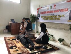 Serba Serbi HUT Bhayangkara, Polres Bima Kota Sambangi Ponpes Latih Cara Pertolongan Dasar