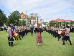 arian Kompelasi, Gendeng Beleq dan Perisaian Warnai Semarak Upacara HUT Bhayangkara Polres Bima Kota
