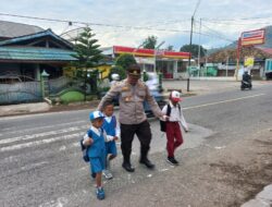 Polres Bima Kota Humanis, Polsek Rastim Rawan Pagi Layani Siswa Awal Masuk Sekolah
