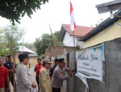 Jelang HUT RI, Kapolres Bima Kota Bersama Forkompinda Pasang Bendera Merah Putih di Penatoi
