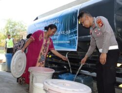 HUT ke-68 Lantas, Polres Bima Kota Bhakti Sosial Salur Air Bersih di Wilayah Berdampak Kekeringan