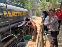Polres Bima Kota Peduli, Baksos Pembagian Air Bersih Untuk Masyarakat Yang Membutuhkan