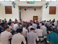 Personil Polres Bima Kota Laksanakan Binrohtal di Masjid Jabal Qubis
