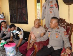 Kabag SDM Polres Bima Kota Berikan Kunjungan kepada Personil yang Sakit