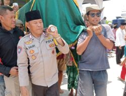 Sambang Duka, Bhabinkamtibmas Polsek Woha Ikut Mengurus Pemakaman Jenazah