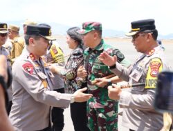 Kapolres Bima AKBP Hariyanto, SH., S.I.K  Sambut Kedatangan Kapolda NTB di Bandara Sultan Muhammad Salahuddin Bima