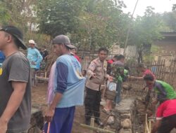 Wujud Kehadiran Polri di Tengah Masyarakat Bhabinkamtibmas Polsek Donggo Gotong Royong Bersama Warga Binaan