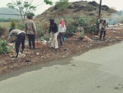 Perduli lingkungan, Polsek Belo dan Forkopimcam Bersama Masyarakat  Bersihkan Tumpukan Sampah