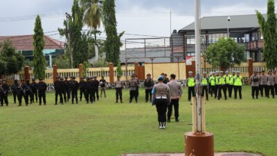 Personil Polres Bima Kota Amankan Kampanye Capres Paslon Nomor. 3 di Resto Arema Beegining