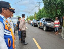 Cegah Kemacetan, Personel Gabungan Satlantas Polres Bima Laksanakan Gatur Lalin di Jembatan Desa Sondosia