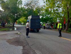 Cegah Kemacetan, Sat Lantas Polres Bima, Laksanakan Strong Point Pagi Saat Aktivitas Masyarakat Meningkat