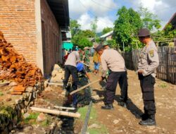 Pupuk Sinergitas TNI -POLRI, Polsek  Monta Laksanakan Gotong Royong Bersama Masyarakat Desa Sondo