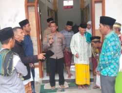 Usai Sholat Jum,at di Masjid At- Taqwa Desa Dadibou Kapolsek Woha Sampaikan Himbauan Kamtibmas