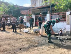 Wujud Sinegritas TNI-POLRI, Polsek Woha dan Koramil Woha Gelar Karya Bakti di Desa Samili