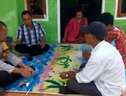 Jum,at Curhat, Bhabinkamtibmas Polsek Woha Ingatkan Warga Binaanya Tidak Mudah Percaya Informasi Hoax