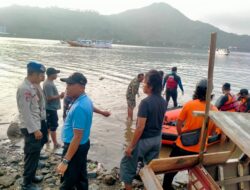 Sat Polairud Polres Bima Kota dan Basarnas Evakuasi Mayat di Perairan Pulau Kambing