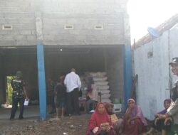 Berikan Rasa Aman, Bhabinkamtibmas Polsek Madapangga Laksanakan Pengamanan Pendistribusian Pupuk