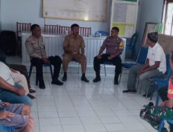 Bertajuk Jum,at Curhat, Bhabinkamtibmas Polsek Bolo Sambangi Kantor Desa Timu