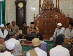Kapolres Bima Kota Gelar Jumat Curhat Bersilaturahmi dengan Alim Ulama dan Masyarakat di Masjid Baitul Hamid Raba Kota Bima