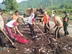 Sinergitas Tiga Pilar, Polsek Belo Gelar Gotong Royong Bersihkan Sampah