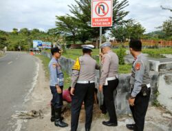 Cegah Kecelakaan, Sat Lantas Polres Bima dan Dishub Kabupaten Bima Pasang  Rambu- Rambu Larangan  Putar Balik