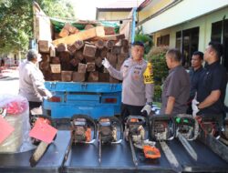 Kapolres Bima AKBP Eko Sutomo, SIK.MIK. Pimpin Konferensi Pers, Pengungkapan Kasus Ilegal logging