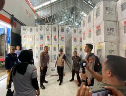 Kapolres Bima Kota Memantau Pengecekan Pergeseran Surat Suara ke TPS di Kota Bima