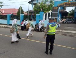 Personel Satuan Lalu Lintas Polres Bima Kota Antisipasi Kemacetan dan Kecelakaan di Titik Rawan