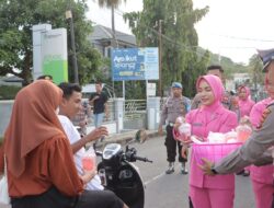 Ramadhan Penuh Berkah: Polres Bima Kota Bersama Bhayangkari Cabang Bima Kota Berbagi Takjil