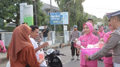 Ramadhan Penuh Berkah: Polres Bima Kota Bersama Bhayangkari Cabang Bima Kota Berbagi Takjil