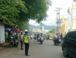 Polsek Rasanae Barat Polres Bima Kota Lakukan Pengamanan dan Pengaturan Lalu Lintas di Pasar Ramadhan Masjid Al-Muwahidin Kota Bima