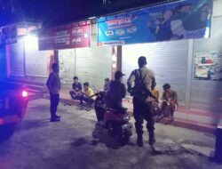 Personel Gabungan Polsek Asakota Polres Bima Kota Lakukan Patroli Cipkon Jelang Sahur untuk Antisipasi Gangguan Kamtibmas