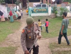 Semarak Ramadhan Polsek Donggo  Bersihkan Masjid di Desa Rora