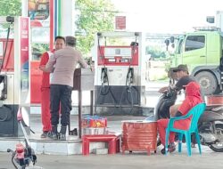 Patroli Dialogis, Polsek Bolo Mengecek Pengisian BBM di SPBU Desa Timu