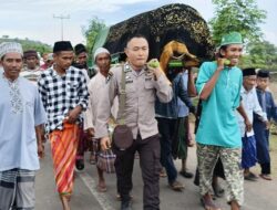 Sambang Duka, BKTM Polsek Soromandi Ikut Sholatkan Jenazah dan Menandu Jenazah