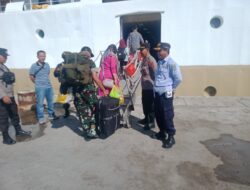 Personel Pos Pam Pengamanan Terpadu Pelabuhan Bima Amankan Kedatangan Kapal KM. WILIS dari Pelabuhan Makassar