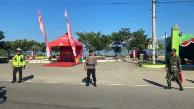 Personel Pos Pengamanan Amahami Ops Ketupat Rinjani 2024 Gatur Kendaraan di Jalur Utama Kota Bima – Sumbawa