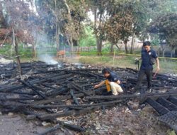 Satu Unit Rumah 12 Tiang Terbakar, Polres Bima Terjunkan Tim Inafis Ke Desa Parado Kuta