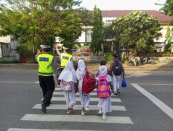 Personil Satlantas Polres Bima Kota Gelar Kegiatan Pam Rawan Pagi untuk Ciptakan Kamseltibcarlantas