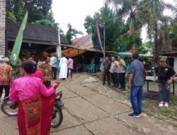 Personel Gabungan Polsek Donggo dan Madapangga Laksanakan Pengamanan Ibadah Misa di Gereja St. Yohanes Maria Vianney