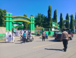 Polsek Rasnaea Barat Polres Bima Kota Melakukan Pengaturan Arus Lalu Lintas di Depan MTS N1 Kota Bima