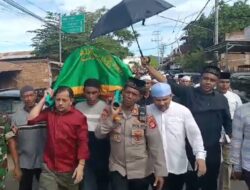 Sebagai Wujud Belasungkawa, Kapolsek Woha Bersama Personelnya Laksanakan Sambang Duka