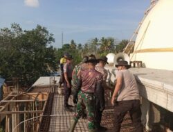 Sinergi TNI/Polri Warnai Gotong Royong Perbaikan Masjid