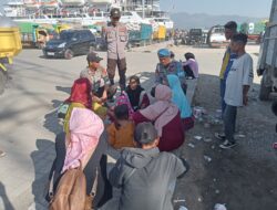 Polsek Kawasan Pelabuhan Laut Bima Laksanakan Jumat Curhat dan Berikan Himbauan kepada Penumpang Kapal