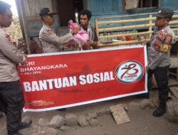 Polsek Donggo dan Bhayangkari, Salurkan Bansos Menjelang HUT Bhayangkara Ke-78