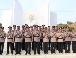 Peringati Hari Jadi Bhayangkara Ke-78, Kapolres Bima AKBP Eko Sutomo S.I.K.,M.I.K., Pimpin  Tabur Bunga Ziarah Ke TMP Palibelo