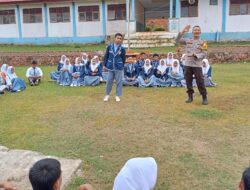 MPLS, PS Kanit Binmas Polsek Parado Jadi Pemateri di SMAN I Parado