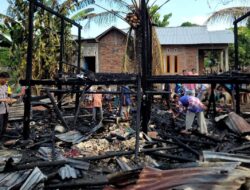 Personel Polsek Sanggar Diterjunkan Bantu Padamkan Kebakaran Rumah di Desa Boro